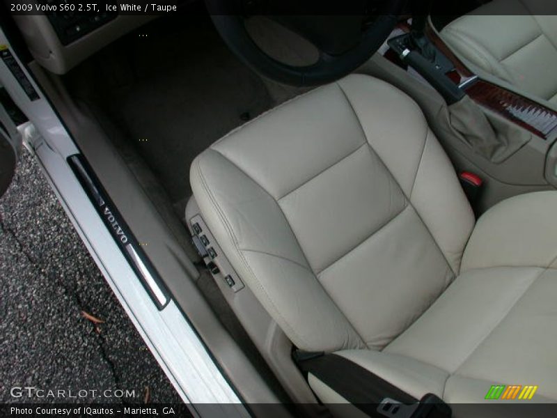 Ice White / Taupe 2009 Volvo S60 2.5T