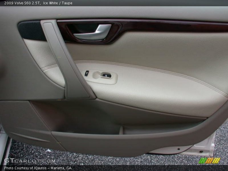 Ice White / Taupe 2009 Volvo S60 2.5T