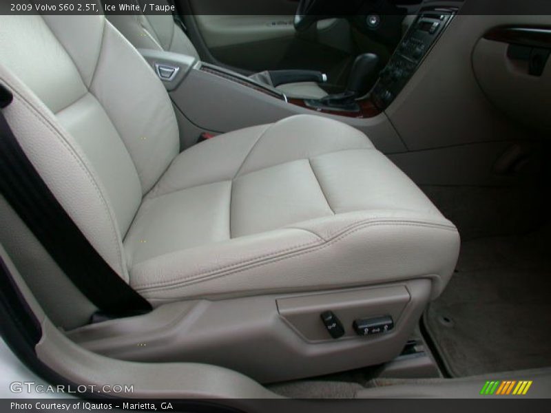 Ice White / Taupe 2009 Volvo S60 2.5T