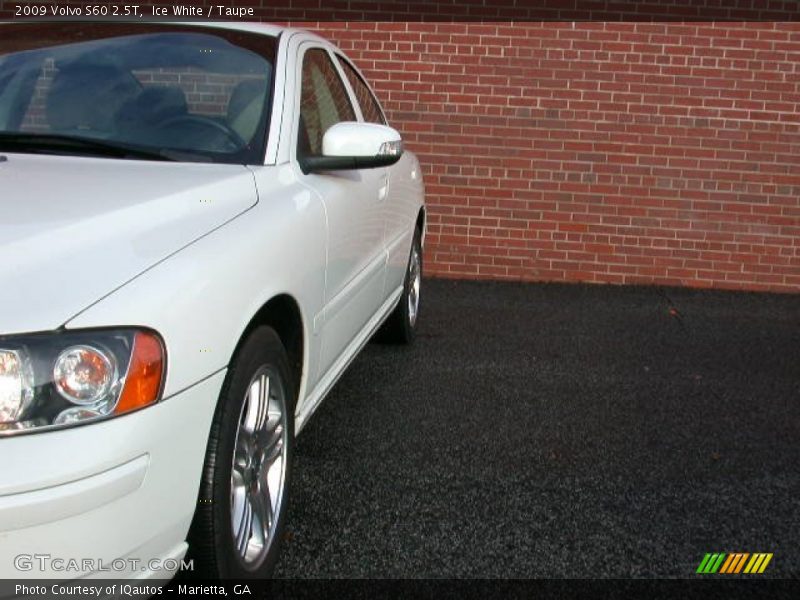 Ice White / Taupe 2009 Volvo S60 2.5T