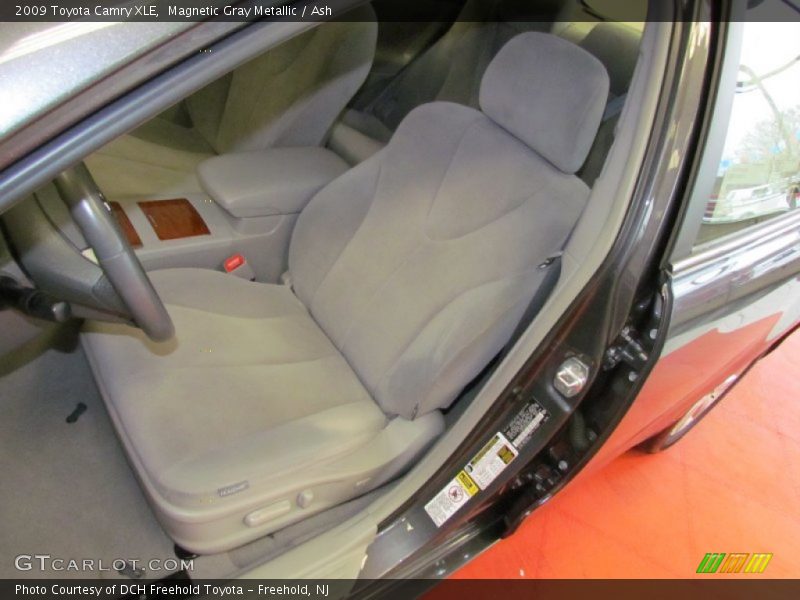 Magnetic Gray Metallic / Ash 2009 Toyota Camry XLE