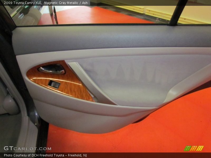 Magnetic Gray Metallic / Ash 2009 Toyota Camry XLE