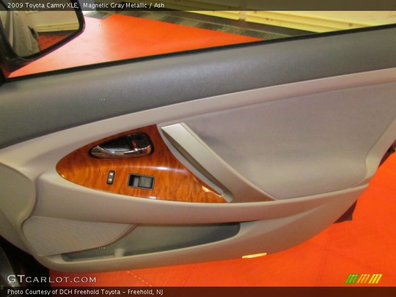 Magnetic Gray Metallic / Ash 2009 Toyota Camry XLE