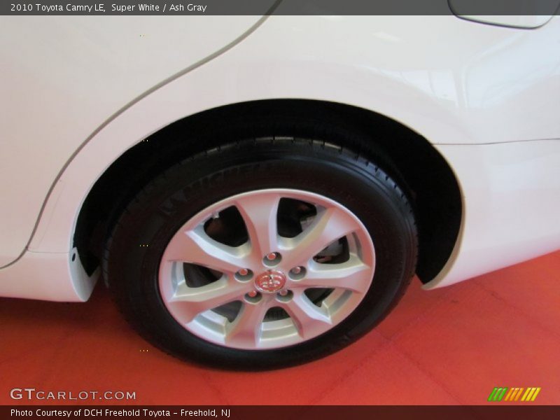 Super White / Ash Gray 2010 Toyota Camry LE