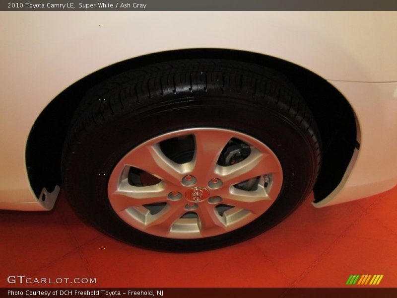 Super White / Ash Gray 2010 Toyota Camry LE