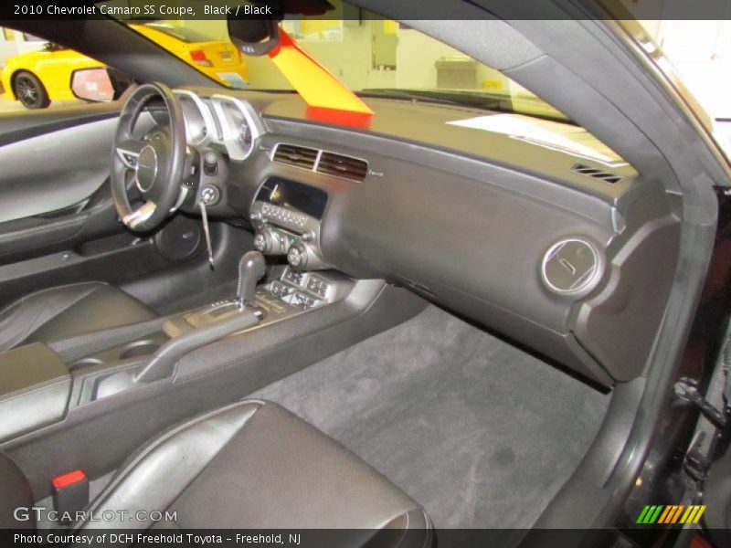 Dashboard of 2010 Camaro SS Coupe
