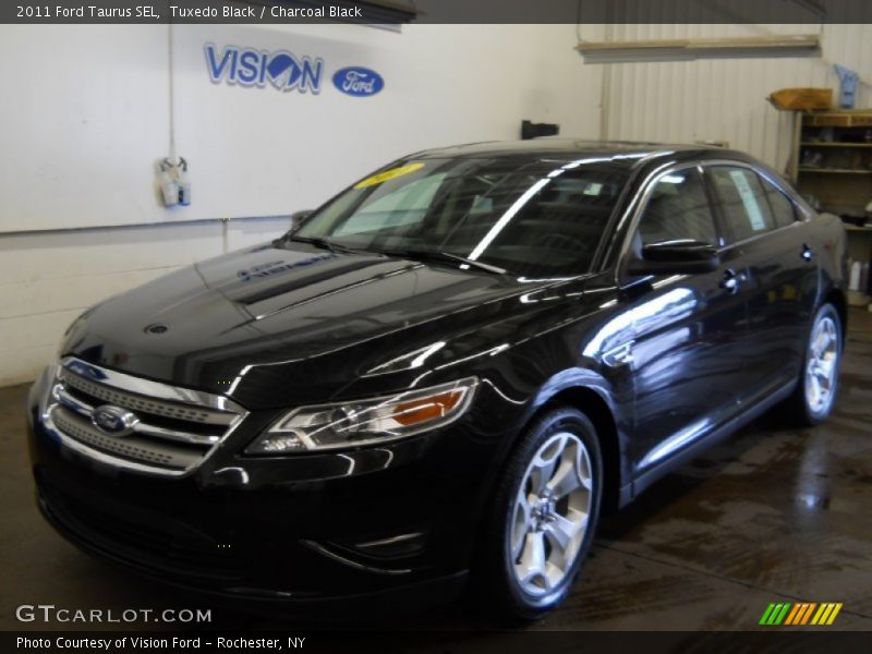 Tuxedo Black / Charcoal Black 2011 Ford Taurus SEL
