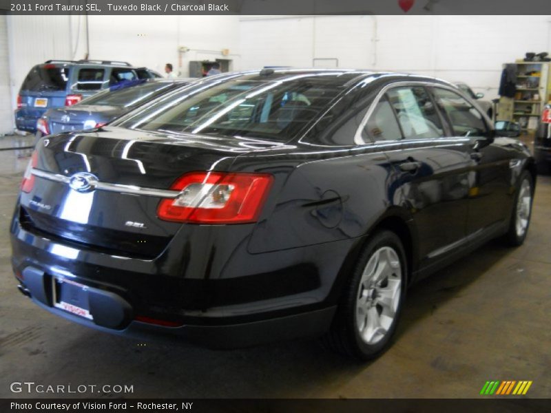 Tuxedo Black / Charcoal Black 2011 Ford Taurus SEL