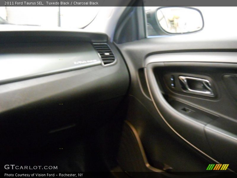 Tuxedo Black / Charcoal Black 2011 Ford Taurus SEL