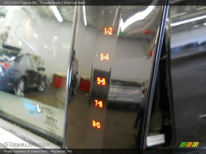 Tuxedo Black / Charcoal Black 2011 Ford Taurus SEL