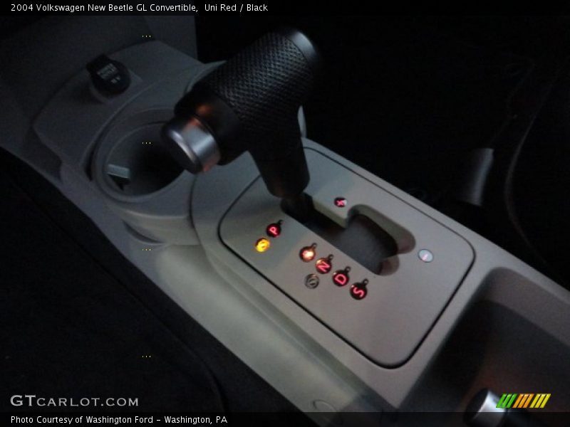Uni Red / Black 2004 Volkswagen New Beetle GL Convertible