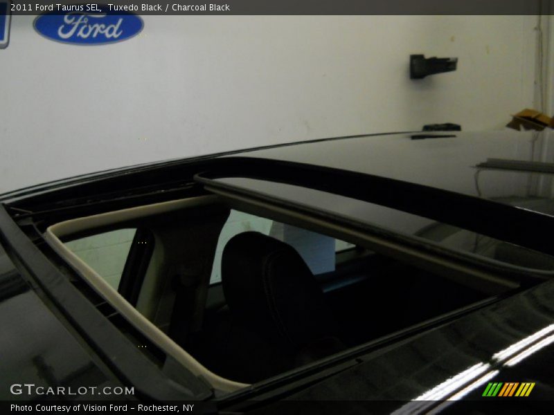 Tuxedo Black / Charcoal Black 2011 Ford Taurus SEL