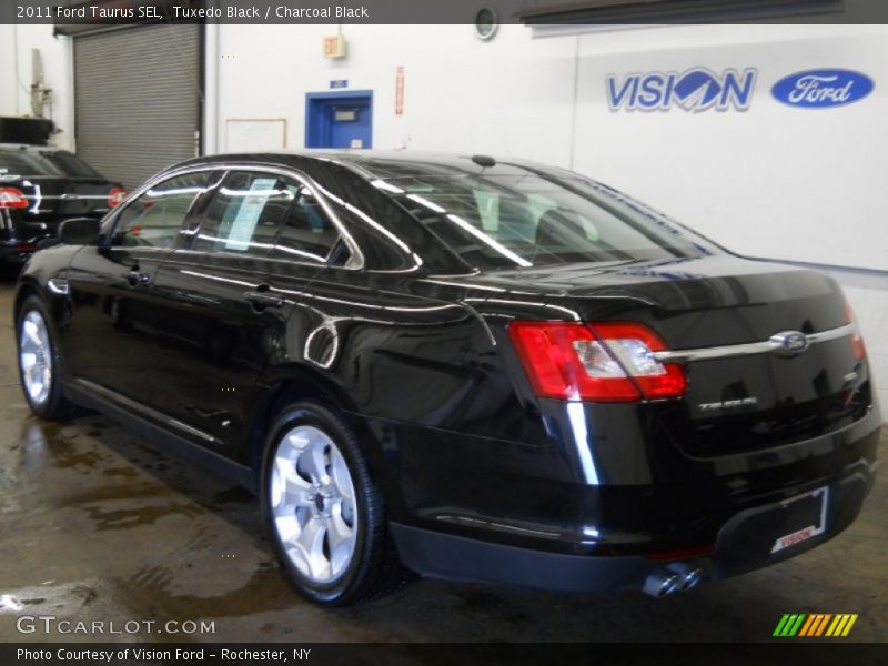 Tuxedo Black / Charcoal Black 2011 Ford Taurus SEL