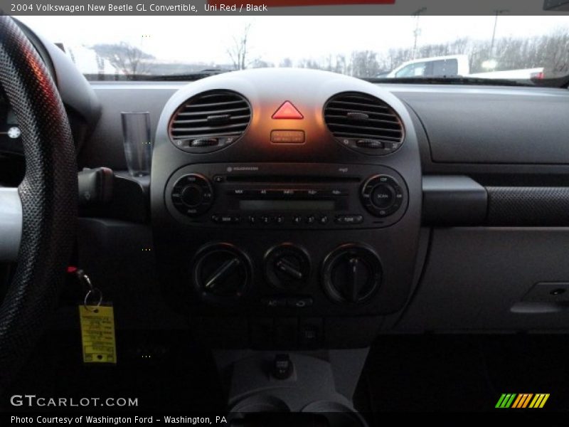 Uni Red / Black 2004 Volkswagen New Beetle GL Convertible