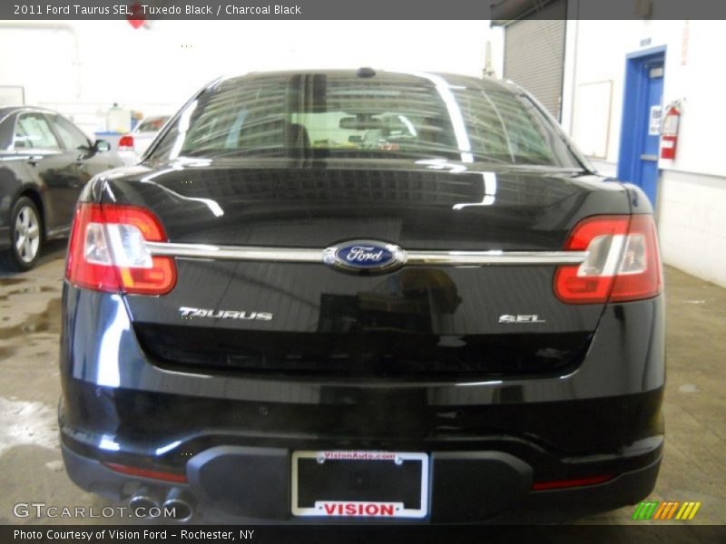 Tuxedo Black / Charcoal Black 2011 Ford Taurus SEL