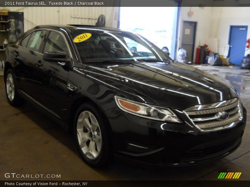 Tuxedo Black / Charcoal Black 2011 Ford Taurus SEL
