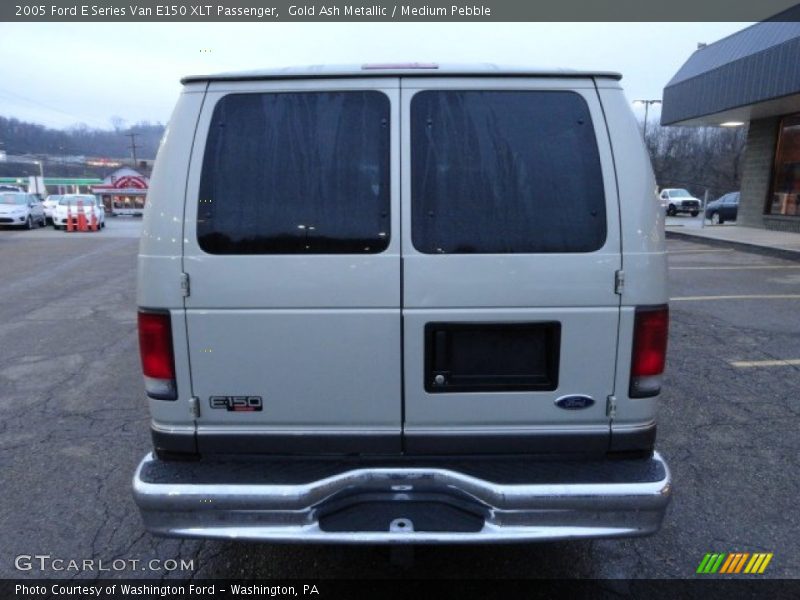 Gold Ash Metallic / Medium Pebble 2005 Ford E Series Van E150 XLT Passenger