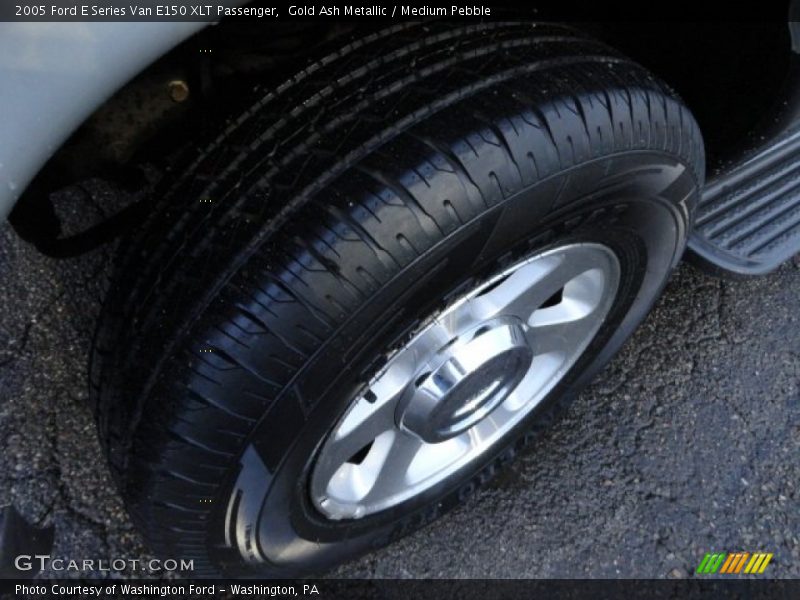Gold Ash Metallic / Medium Pebble 2005 Ford E Series Van E150 XLT Passenger
