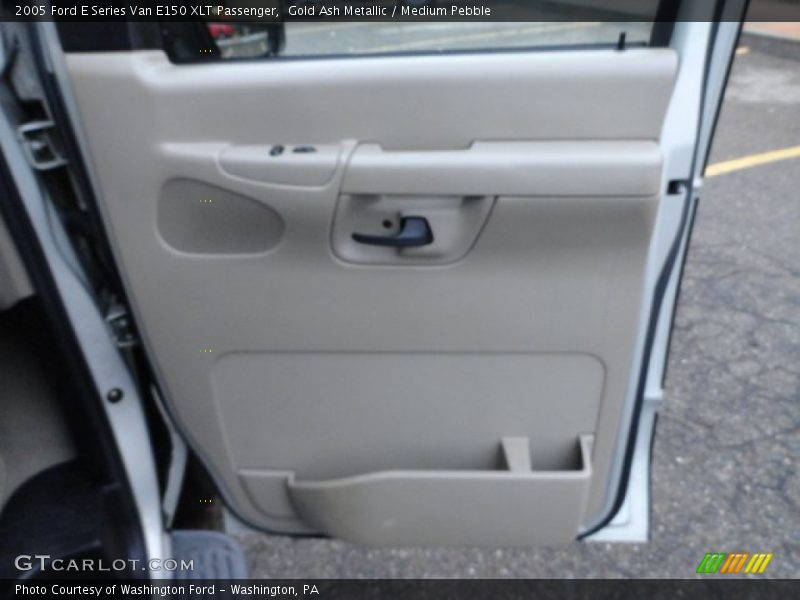 Gold Ash Metallic / Medium Pebble 2005 Ford E Series Van E150 XLT Passenger