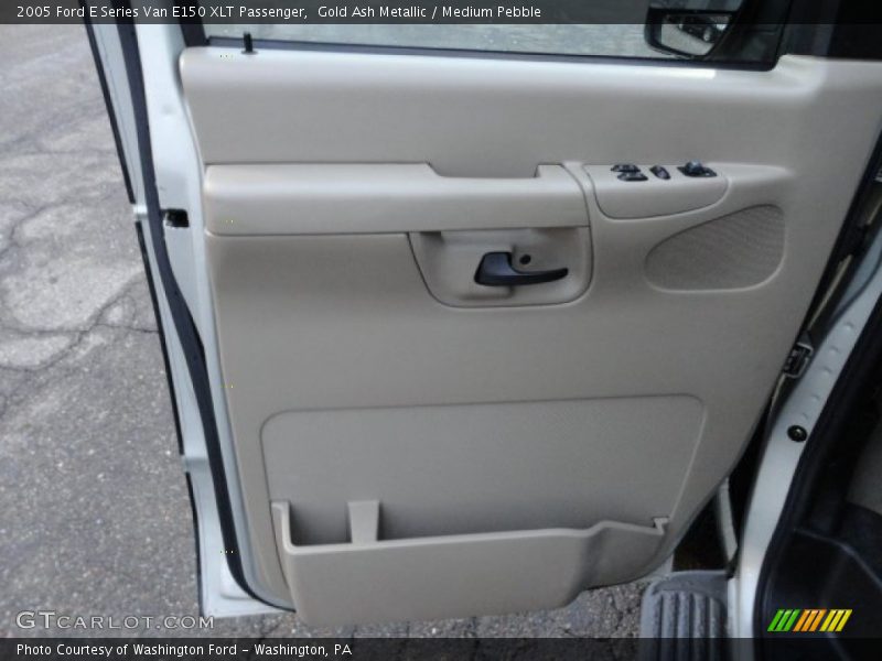 Gold Ash Metallic / Medium Pebble 2005 Ford E Series Van E150 XLT Passenger