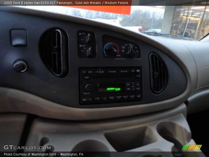 Gold Ash Metallic / Medium Pebble 2005 Ford E Series Van E150 XLT Passenger