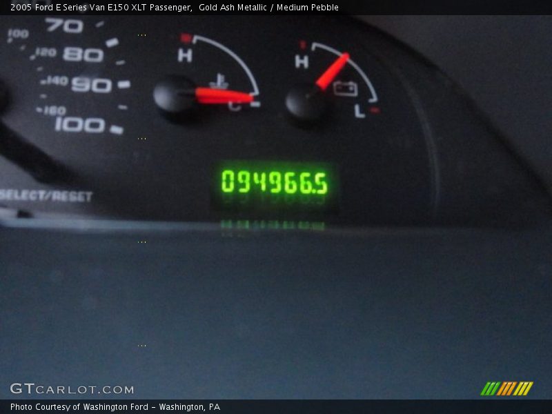 Gold Ash Metallic / Medium Pebble 2005 Ford E Series Van E150 XLT Passenger