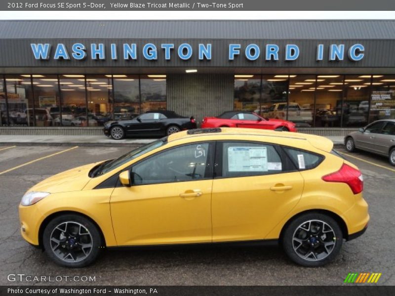 Yellow Blaze Tricoat Metallic / Two-Tone Sport 2012 Ford Focus SE Sport 5-Door