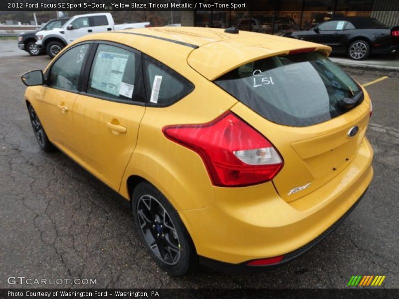 Yellow Blaze Tricoat Metallic / Two-Tone Sport 2012 Ford Focus SE Sport 5-Door