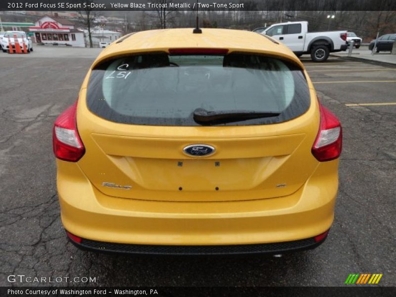 Yellow Blaze Tricoat Metallic / Two-Tone Sport 2012 Ford Focus SE Sport 5-Door