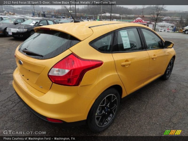 Yellow Blaze Tricoat Metallic / Two-Tone Sport 2012 Ford Focus SE Sport 5-Door