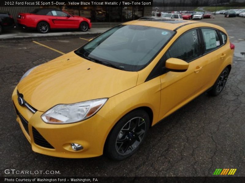 Yellow Blaze Tricoat Metallic / Two-Tone Sport 2012 Ford Focus SE Sport 5-Door
