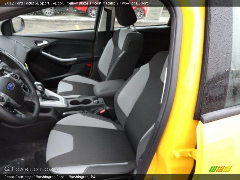 Yellow Blaze Tricoat Metallic / Two-Tone Sport 2012 Ford Focus SE Sport 5-Door