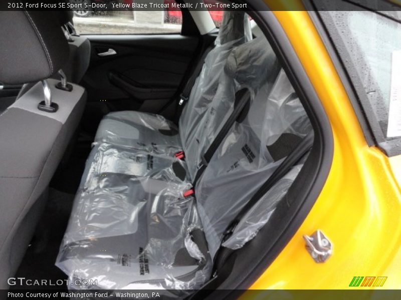 Yellow Blaze Tricoat Metallic / Two-Tone Sport 2012 Ford Focus SE Sport 5-Door