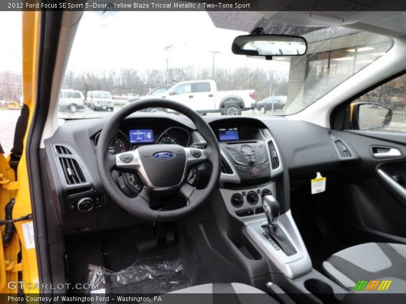 Yellow Blaze Tricoat Metallic / Two-Tone Sport 2012 Ford Focus SE Sport 5-Door