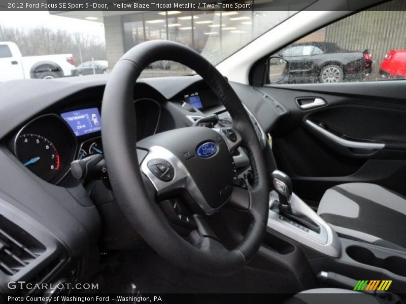 Yellow Blaze Tricoat Metallic / Two-Tone Sport 2012 Ford Focus SE Sport 5-Door