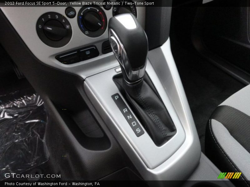Yellow Blaze Tricoat Metallic / Two-Tone Sport 2012 Ford Focus SE Sport 5-Door
