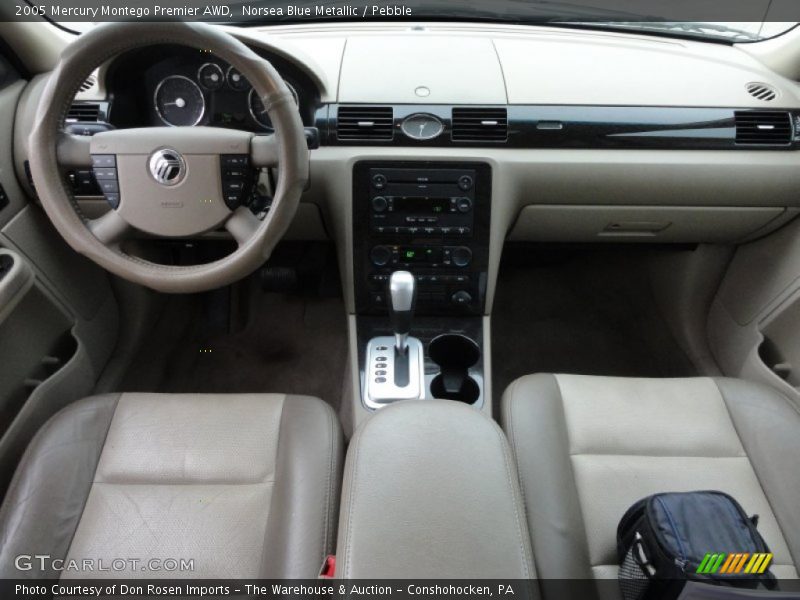 Dashboard of 2005 Montego Premier AWD