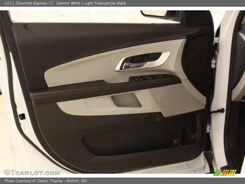 Summit White / Light Titanium/Jet Black 2011 Chevrolet Equinox LT