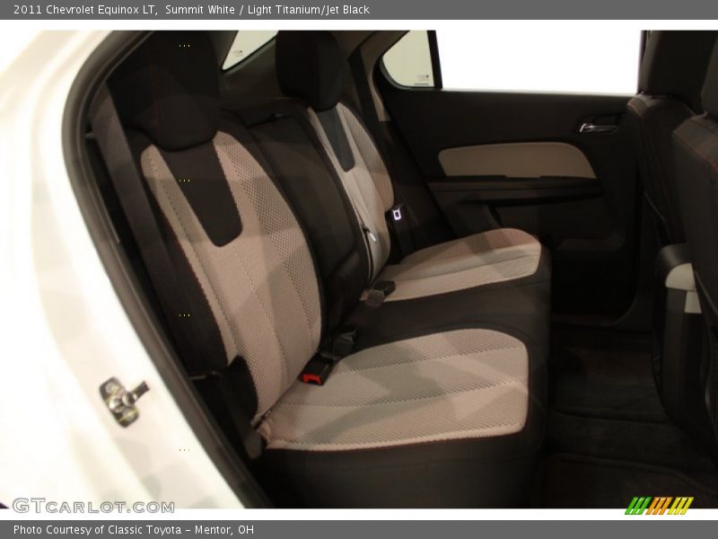 Summit White / Light Titanium/Jet Black 2011 Chevrolet Equinox LT