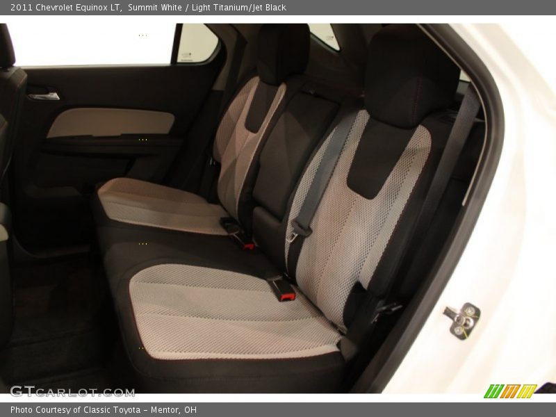 Summit White / Light Titanium/Jet Black 2011 Chevrolet Equinox LT