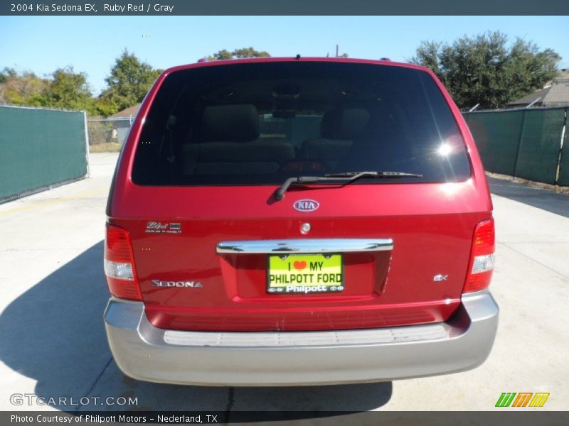 Ruby Red / Gray 2004 Kia Sedona EX
