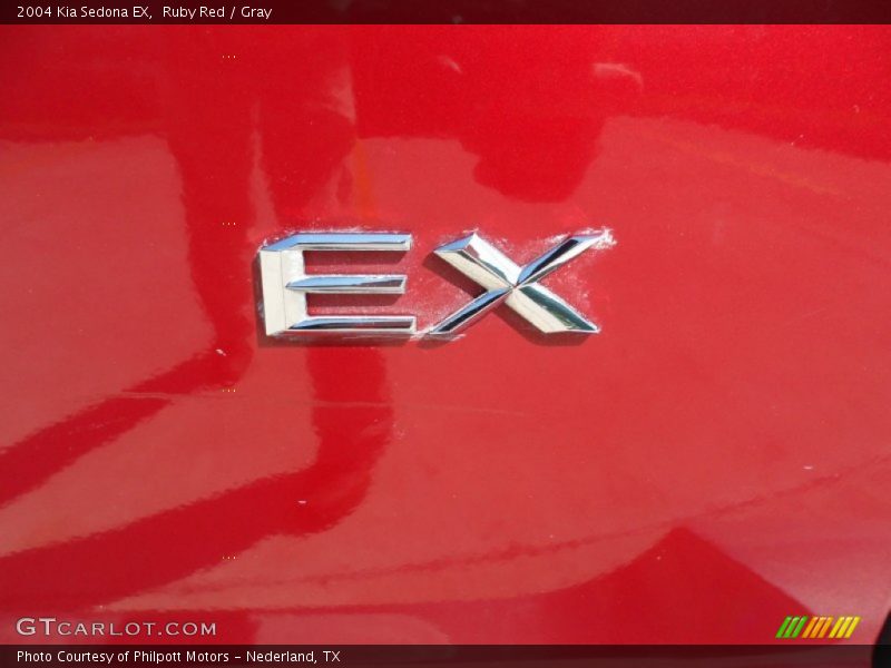 Ruby Red / Gray 2004 Kia Sedona EX