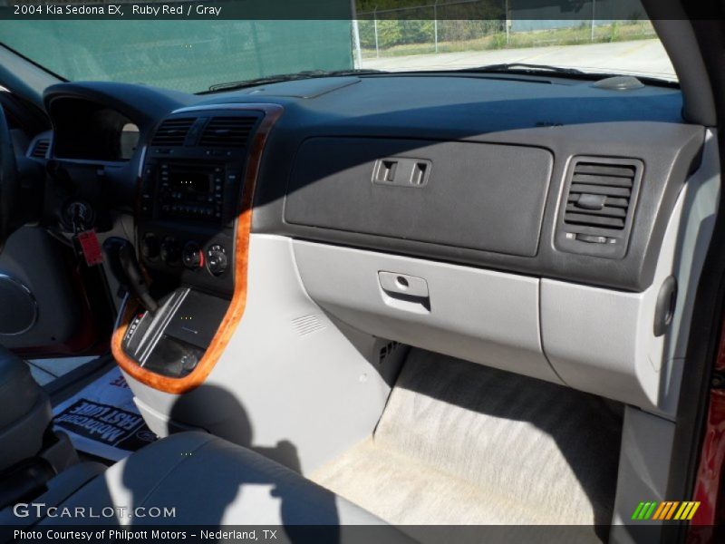 Ruby Red / Gray 2004 Kia Sedona EX