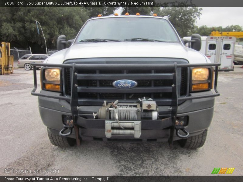 Oxford White / Medium Flint 2006 Ford F350 Super Duty XL SuperCab 4x4 Chassis