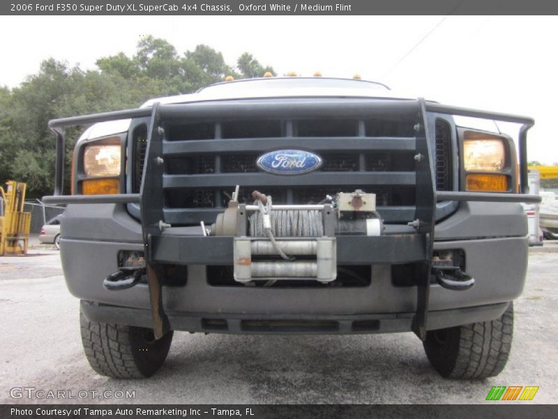 Oxford White / Medium Flint 2006 Ford F350 Super Duty XL SuperCab 4x4 Chassis