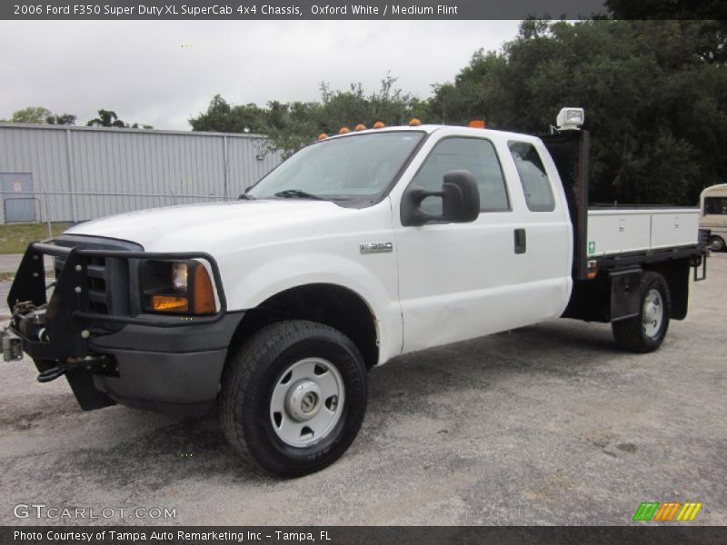 Oxford White / Medium Flint 2006 Ford F350 Super Duty XL SuperCab 4x4 Chassis