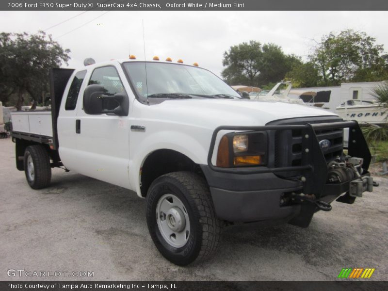 Oxford White / Medium Flint 2006 Ford F350 Super Duty XL SuperCab 4x4 Chassis