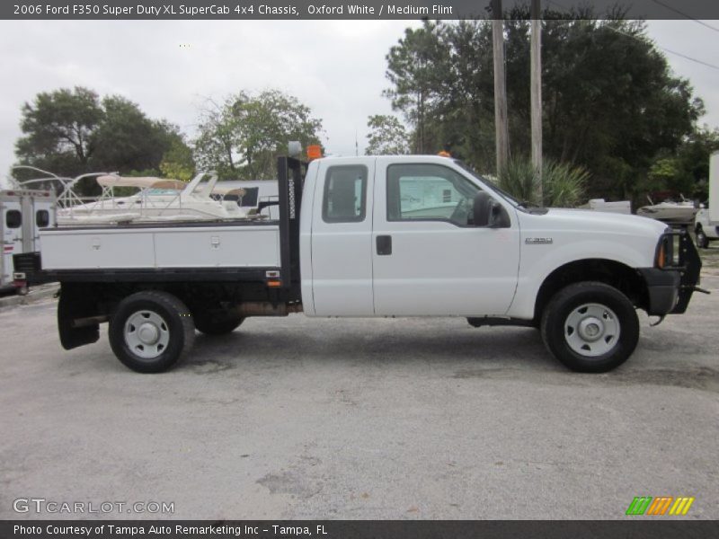 Oxford White / Medium Flint 2006 Ford F350 Super Duty XL SuperCab 4x4 Chassis