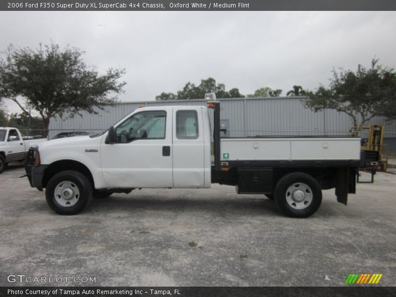 Oxford White / Medium Flint 2006 Ford F350 Super Duty XL SuperCab 4x4 Chassis