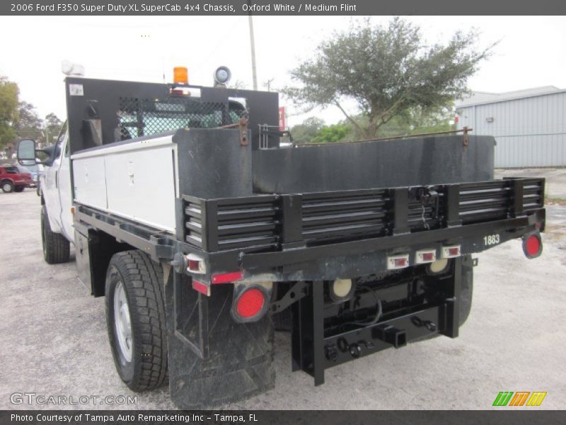 Oxford White / Medium Flint 2006 Ford F350 Super Duty XL SuperCab 4x4 Chassis